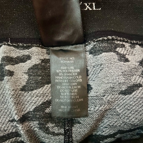 Nappy Tabs cropped camo blacked leggings - Picture 4 of 4